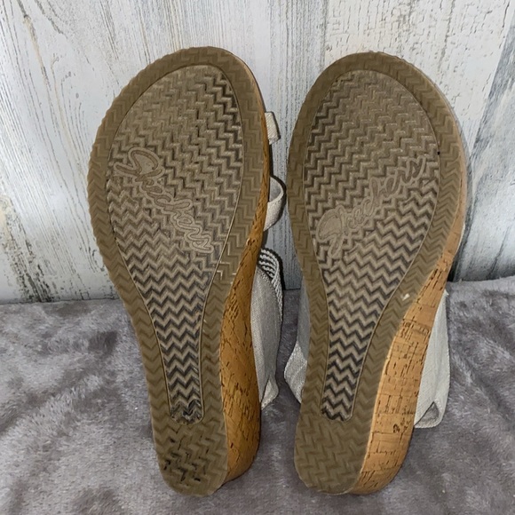 0103 Sketchers Luxe Foam Sandals - Picture 7 of 9